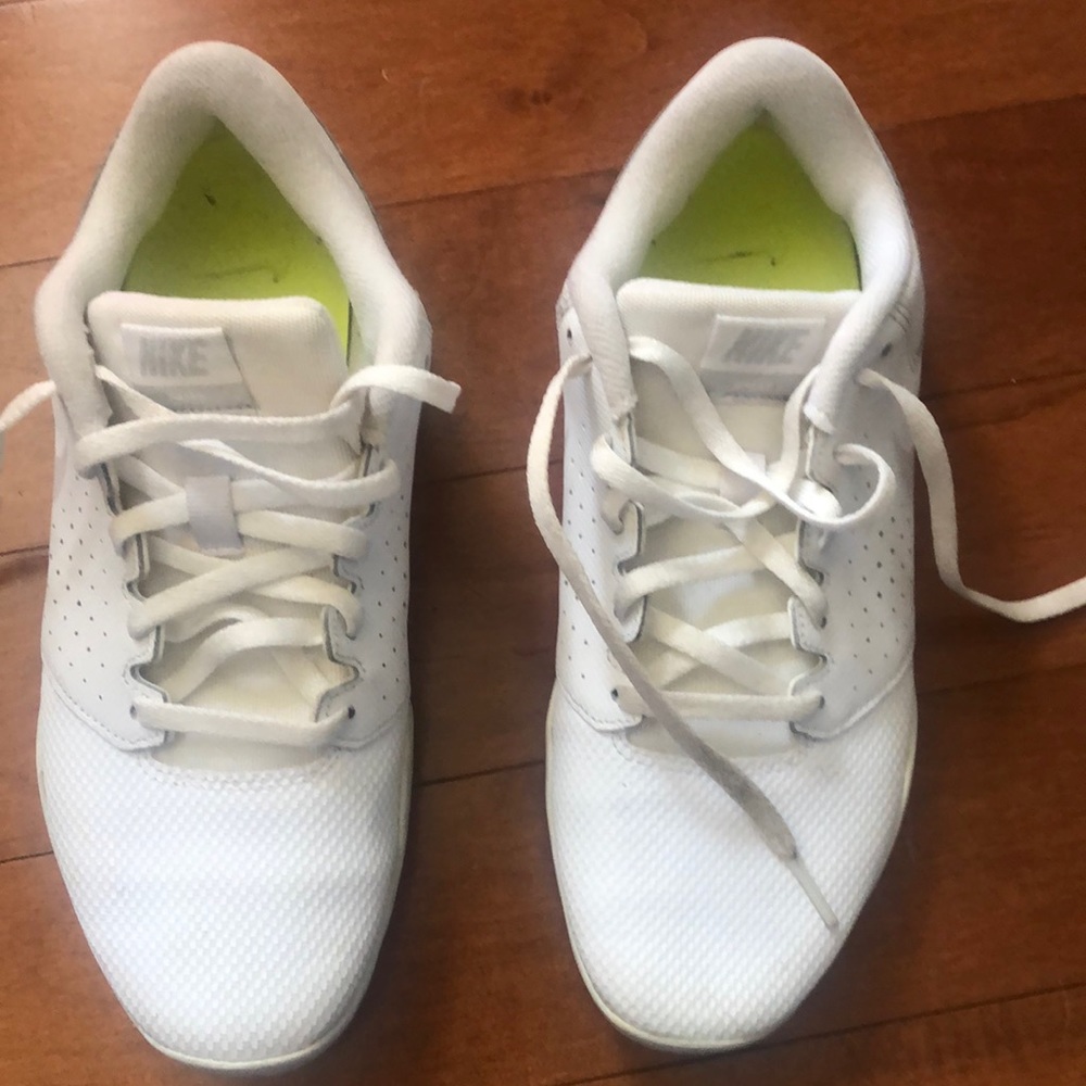 Cheerleading shoes